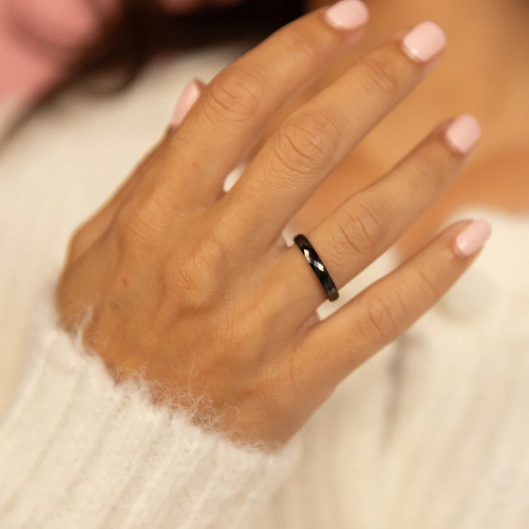 Keramiek ring facet geslepen Zwart