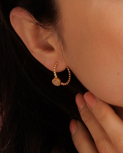 Rozekwarts bolletjes oorring