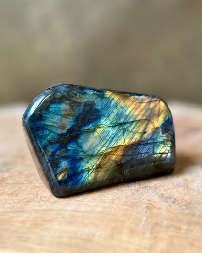 Labradoriet freeform