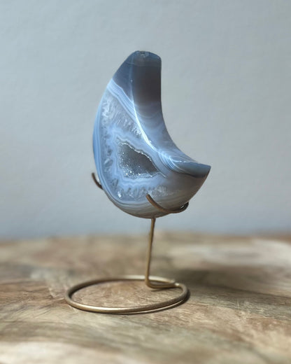 Agate moon on stand