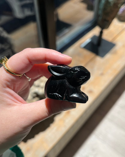 Bunny Zwarte Obsidiaan carving