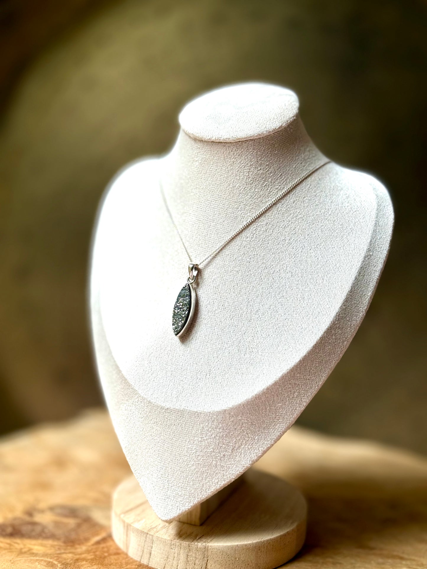 Zilveren hanger druzy Pyriet