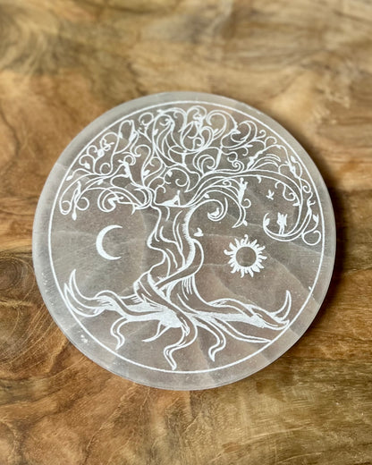 Grote Seleniet gegraveerde oplaadschijf Tree of Life 12 cm