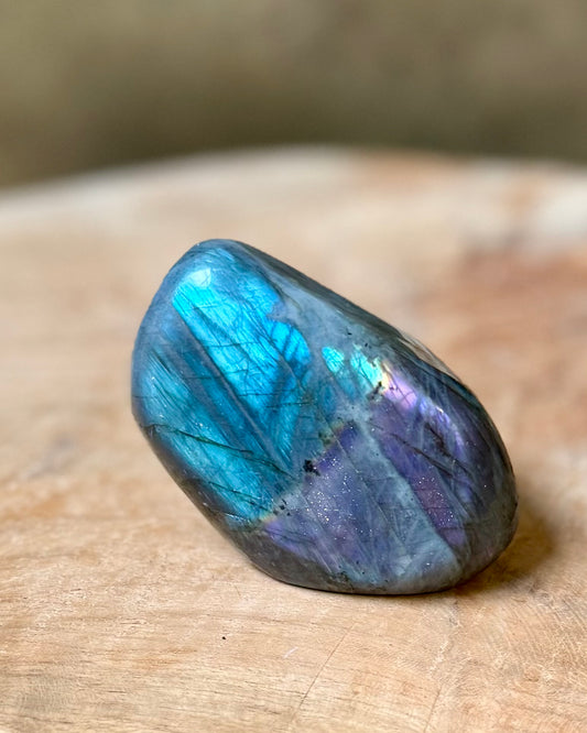 Labradoriet freeform