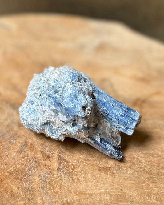 Ruw stuk Blauwe Kyaniet