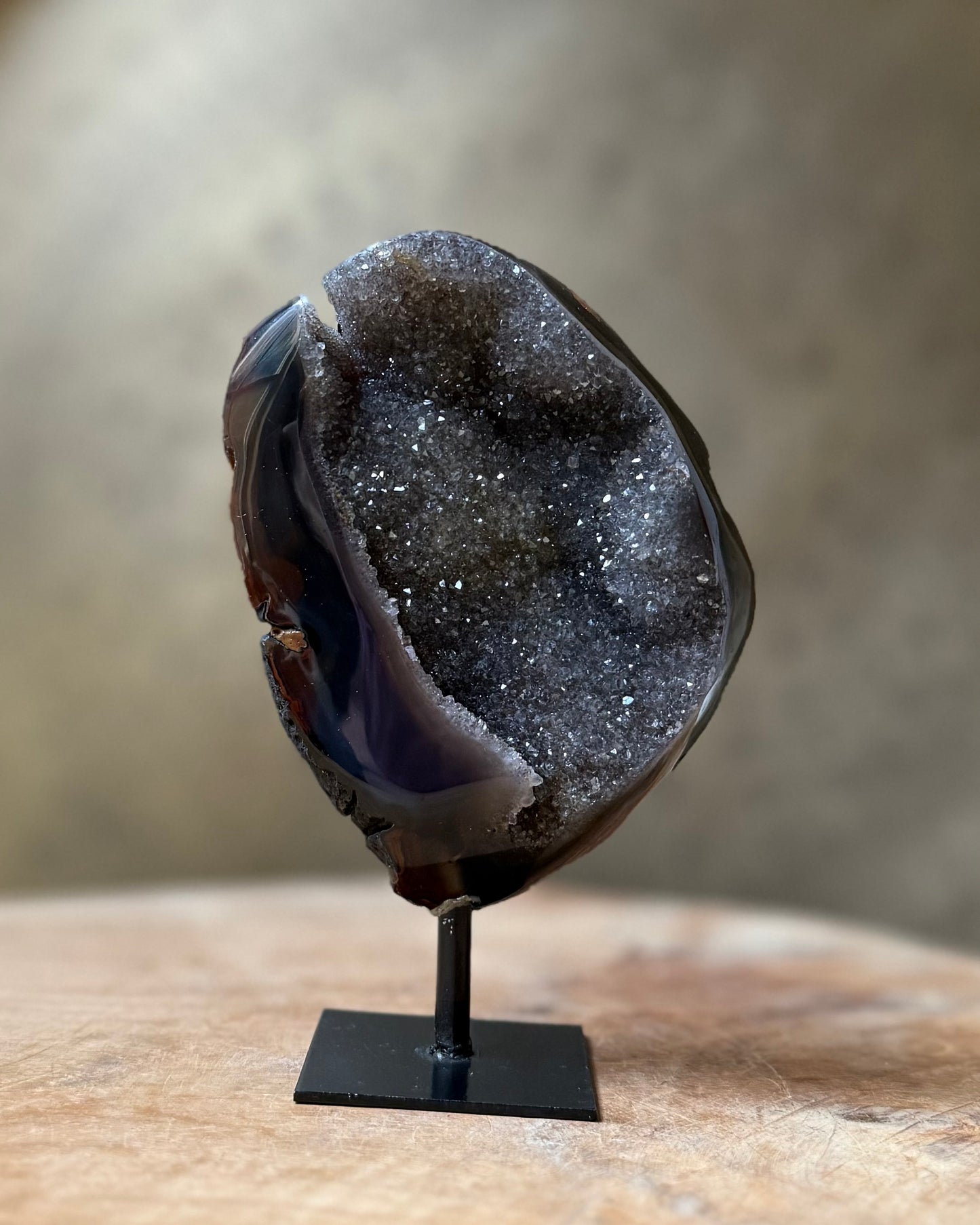 Agaat geode op standaard