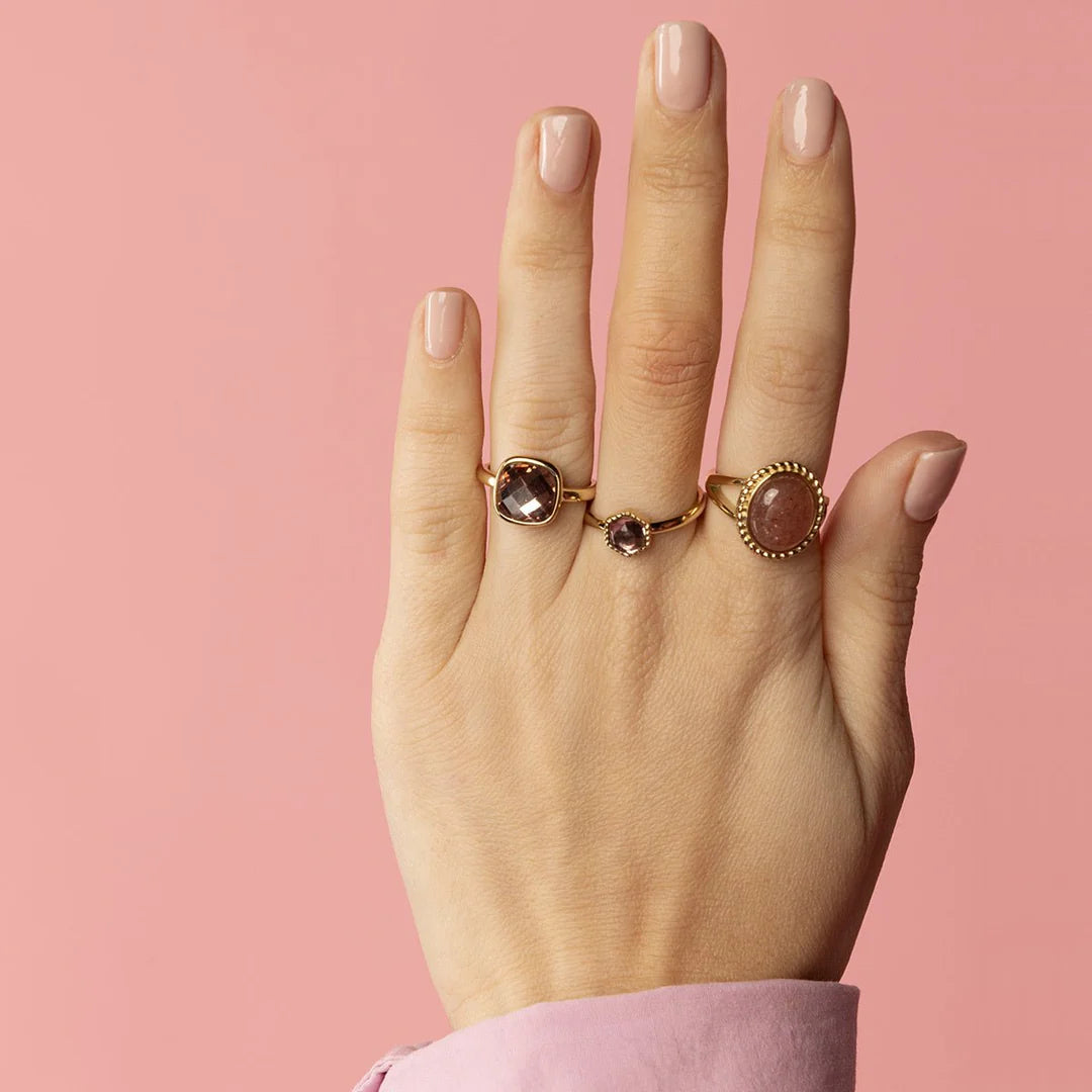 Gouden ring - roze facet kristal glassteen